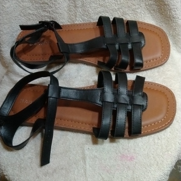 Sandles - Picture 3 of 3